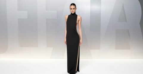 Amelia Gray a uimit la Oscar 2026 cu o rochie Revolve decupată până la extrem