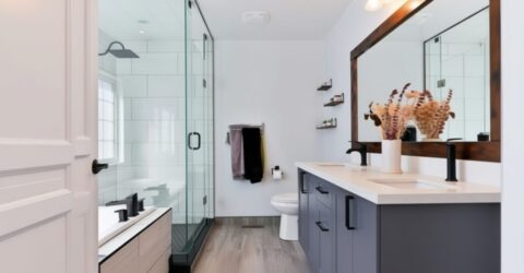 Solutii simple pentru o baie de 5 metri patrati cum o faci mai practica