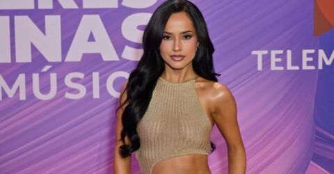 Becky G uimeste la Billboard intr-o rochie complet transparenta cu decupaj indraznet