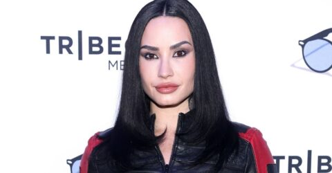 Apariție șocantă Demi Lovato într-o rochie udă complet transparentă