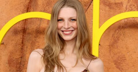 Hunter Schafer poartă în Euphoria o rochie Balenciaga făcută din sutiene