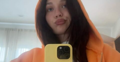 Maddie Ziegler pozează topless acoperită doar de un șal argintiu de blană