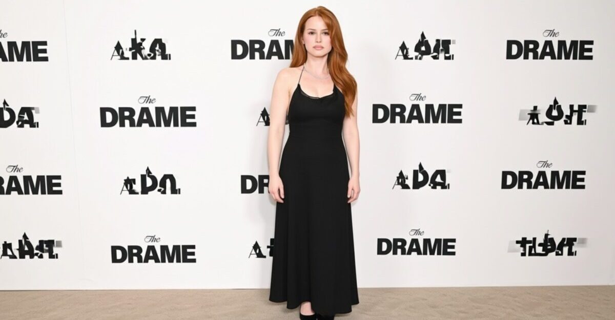 Madelaine Petsch aprinde internetul într-un bikini la 2 luni de la eșecul filmului său