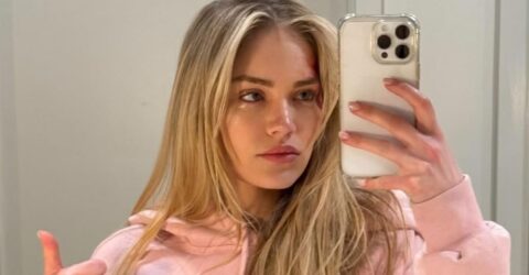 Michelle Randolph uimește într-o rochie furou care a strâns 39.000 de aprecieri