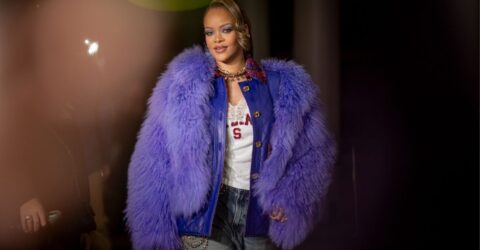 Rihanna șochează într-o fustă complet transparentă pentru W Magazine