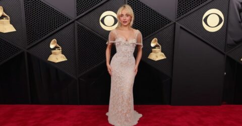 Sabrina Carpenter a impresionat la Coachella 2026 într-o rochie mini și cizme Chanel