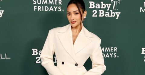 Shay Mitchell incinge internetul intr-un top de dantela si blugi