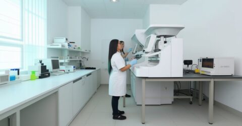 Boala tăcută ce afectează 59% dintre adulți, avertisment pentru românii de peste 50 de ani