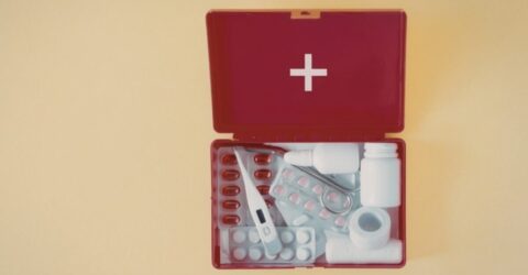 Trusa de vacanță 4 categorii de medicamente esențiale în concediu