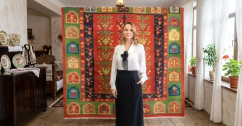 Andreea Marin a reamenajat livingul cu o canapea speciala pentru pisici. Imagini din noua casa