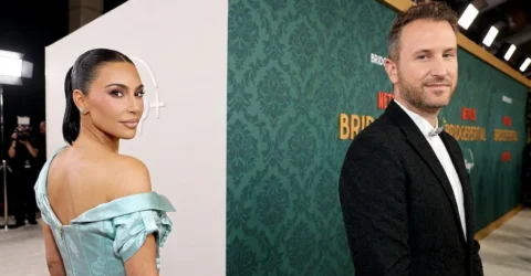 Kim Kardashian lanseaza serialul Calabasas pe Netflix. Creatorul Bridgerton semneaza productia