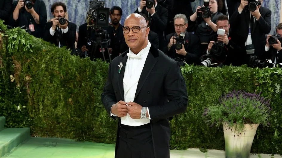 Surpriza uriasa la Met Gala 2026. Ce a purtat Dwayne Johnson pe covorul rosu - imagine 3
