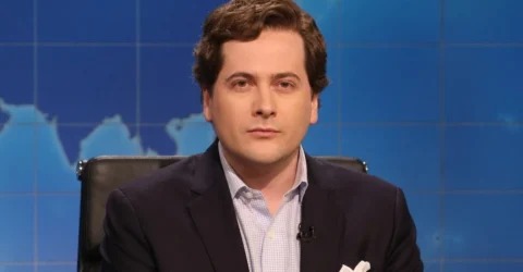 Jeremy Culhane il imita pe Tucker Carlson la SNL. Darrell Hammond explica regulile din comedie