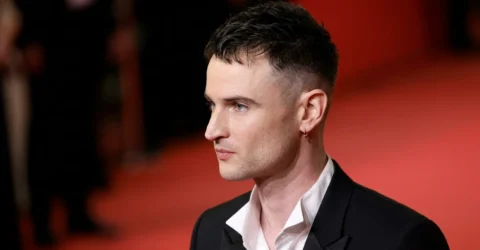 Tom Sturridge joaca alaturi de Rami Malek în The Man I Love. Cum au construit o relatie fara repetitii