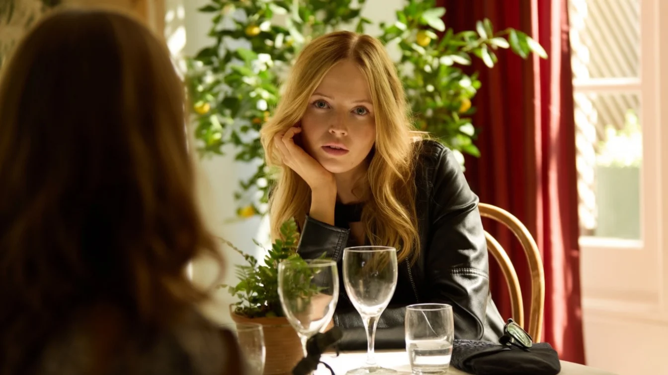 Ellie Bamber as Kate Moss in 'Moss & Freud'