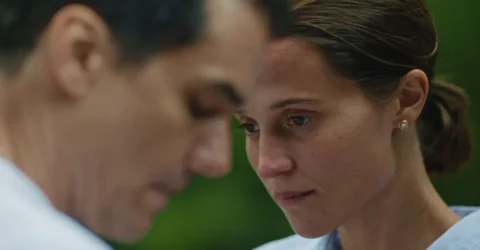 Alicia Vikander arata criza mamelor moderne în The Last Day. Premiera de la festivalul Tribeca