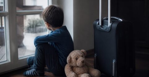 Când mama sau tata pleacă fără rămas bun, ce rămâne în sufletul copilului de acasă