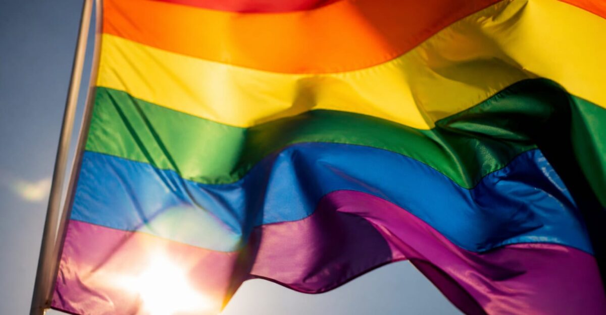 Lara Raj și Megan Skiendiel își asumă identitatea queer. Cum ajută asta fanele să se simtă văzute