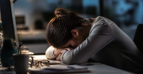 Oboseala nu e mereu doar o zi grea. Cum recunoști când corpul îți cere o pauză reală