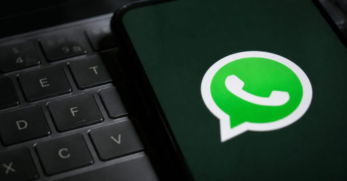 WhatsApp schimbă felul în care începi conversațiile. Ce câștigi când numărul tău rămâne privat