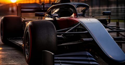 Cum te apropii de un adolescent când timpul nu îți ajunge niciodată. Răspunsul l-a găsit o mamă celebră în Formula 1
