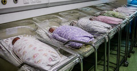 17 sarcini într-o singură secție de obstetrică. Ce câștigă viitoarele mame și cum își organizează spitalul echipa