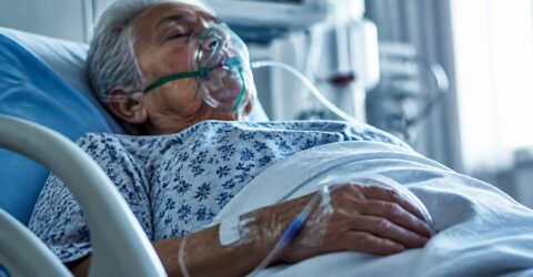 Când căldura devine mai mult decât disconfort. De ce adulții în vârstă ajung mai des la spital în zilele caniculare