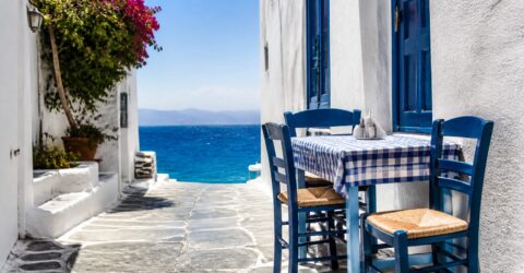 5 gesturi banale îți pot strica vacanța în Grecia. Cum să eviți insultele și gafele culturale frecvente