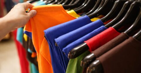 De ce o cămașă cu 80% poliester și 20% vâscoză poate dezamăgi repede. Detaliile mici care spun mai mult decât prețul