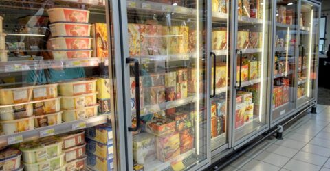 Lidl România a retras o înghețată Gelatelli. Lotul D2W48J25R1 prezintă risc de caju, nedeclarat