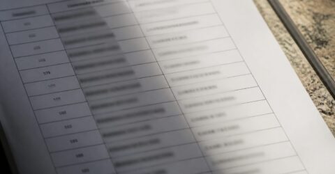 Lista de întreținere fără nume de proprietar. Tot mai multe asociații aleg să protejeze datele