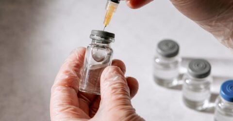 FDA analizează BPC-157 și TB-500. Ce înseamnă pentru femeile care urmăresc trendurile de wellness
