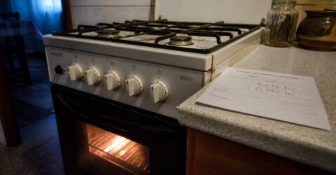 O oră de gătit la cuptorul electric costă 1,272 lei, la cel pe gaz 0,775 lei