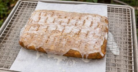 Carla Hall a creat o prăjitură cu ceai dulce și limonadă în 3 componente. Cum ajung aromele și în blat, și în sirop, și în glazură