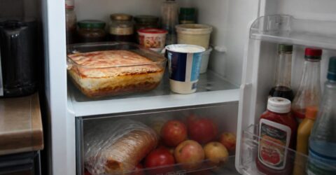 Românii aruncă 150 kg de alimente anual, pe cap de locuitor