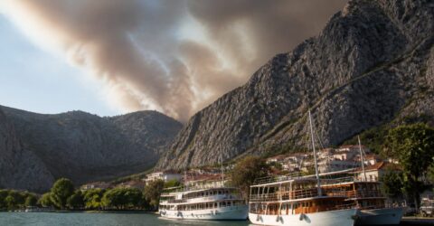 Incendiul din Omiș, Croația, a forțat evacuarea a 1.000 de persoane
