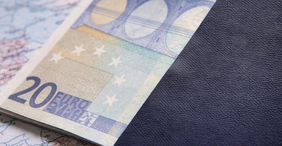 Grecia introduce o nouă taxă climatică de până la 10 euro pe noapte