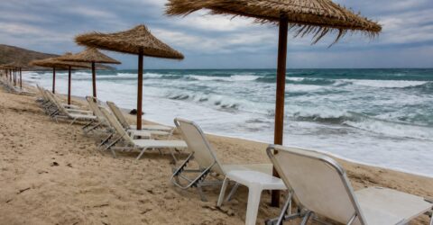 Rafalele de peste 100 km/h complică vacanțele din Grecia