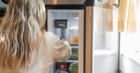 Ce produse desigilate din frigider nu mai sunt bune. Cum recunoști semnele care cer să le arunci