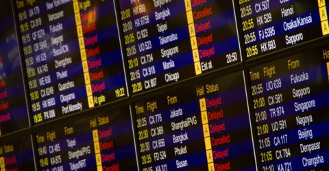 Anulările zborurilor din SUA au crescut cu 15% în vara lui 2026. Cum alegi ora și aeroportul