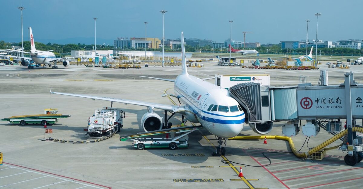 Bateria externă poate fi confiscată la aeroport. Cum verifici limita de 100 Wh și eticheta?