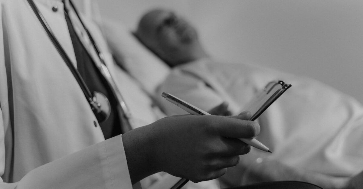 În cancerul de prostată localizat, radioterapia în 5 ședințe a avut un control similar operației după 8 ani