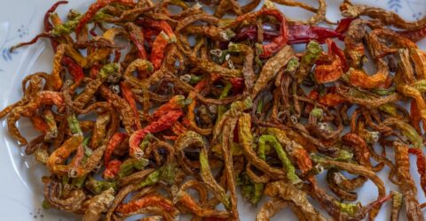 Cojile de la ardeii copți pot deveni condiment. Ce ai de făcut ca să obții fulgi aromați