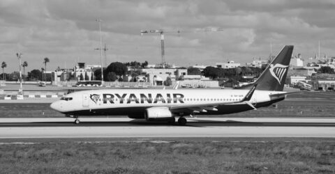 Compania ultra-low-cost din Europa taie aproximativ 10.000 de zboruri iarna. Cum îți poate schimba planurile de vacanță