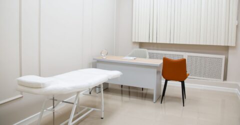 Unde poți face consultație de gastroenterologie cu bilet de trimitere și când riști să nu mai prinzi loc