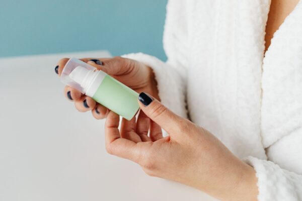 Infecțiile urinare reapar mai des după menopauză. Ce rol are estrogenul vaginal în prevenție