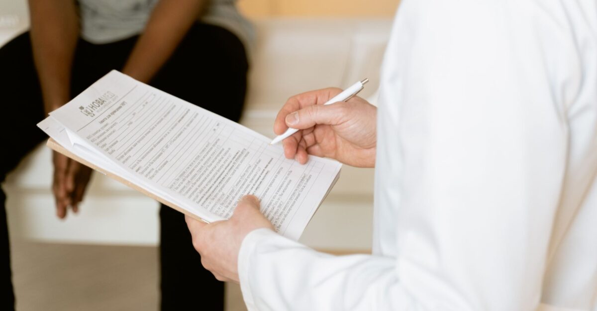 Șase schimbări după 50 de ani care cer evaluarea prostatei. Ce arată testul PSA