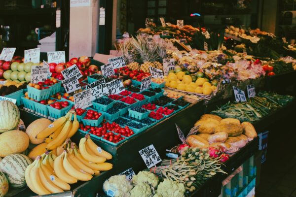 Fructe și legume proaspete, congelate sau la conservă? Cum alegi pentru buget și nutrienți