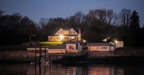 Rezervările pentru casa din „Sterling Point” se deschid pe 15 septembrie prin concurs Airbnb