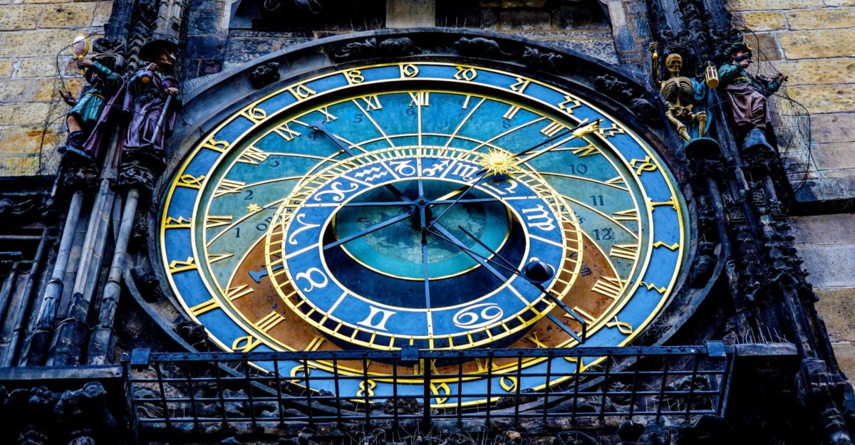 Horoscop 11 septembrie 2026. Săgetător și Capricorn, atenție la cheltuielile grăbite
